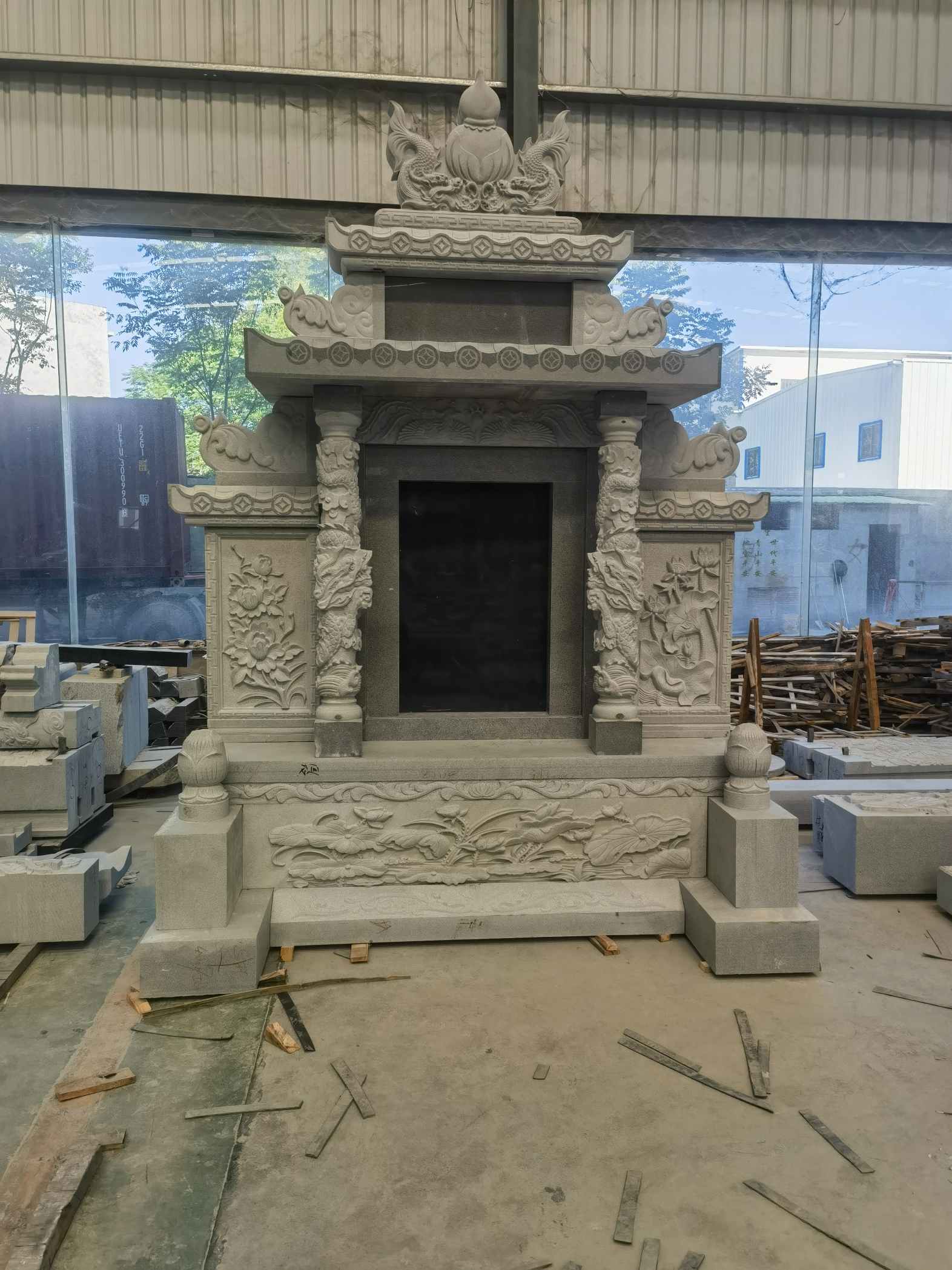 揭阳 芝麻灰高档墓碑、土墓，一套也支持定做