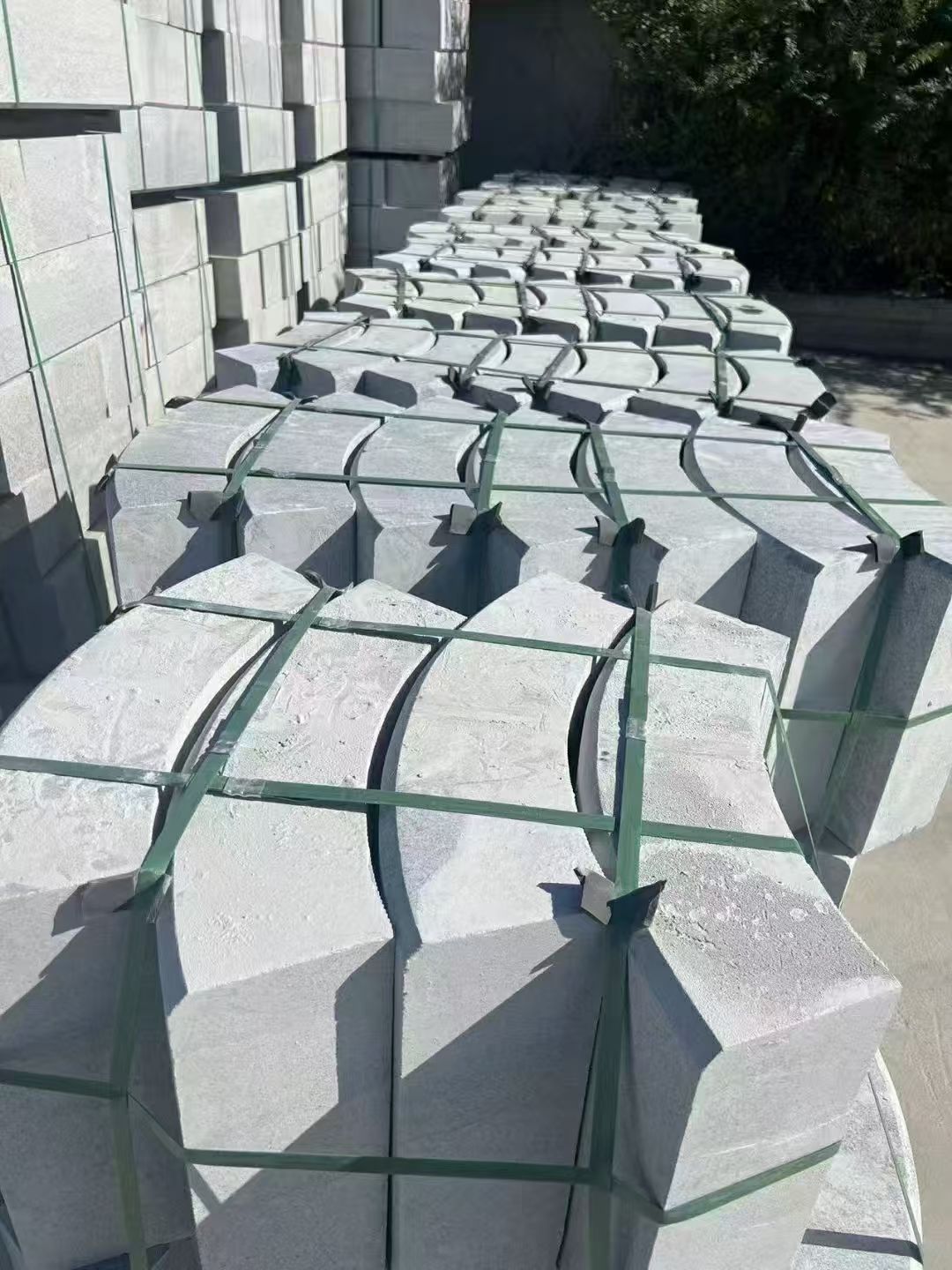 揭阳 芝麻灰弧形路沿石