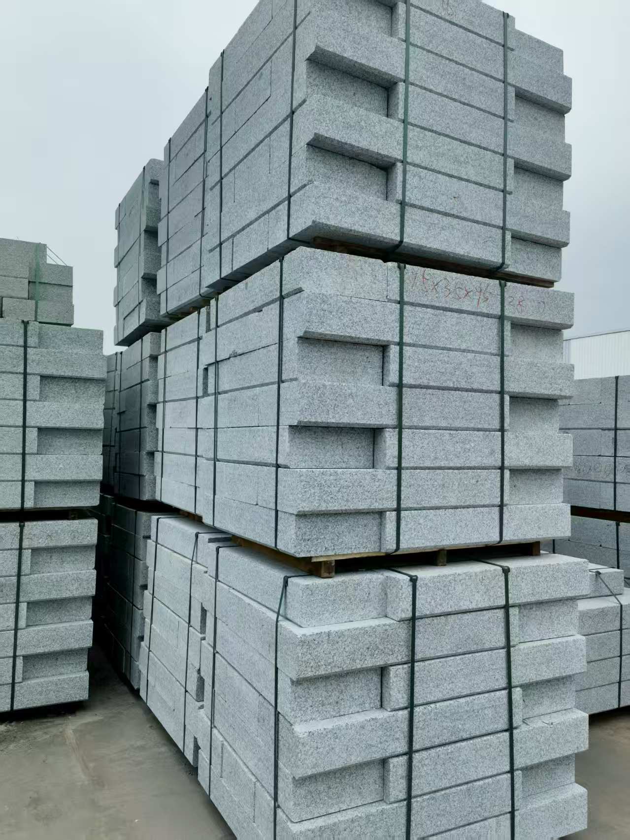 揭阳 路沿石，板板正正的路沿石