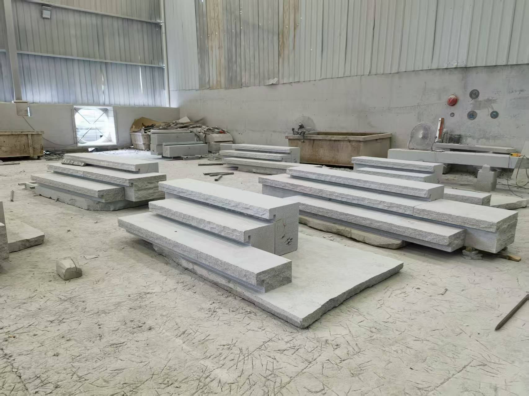 揭阳 整石台阶（大面火烧+侧面自然面），出货前厂内拼装