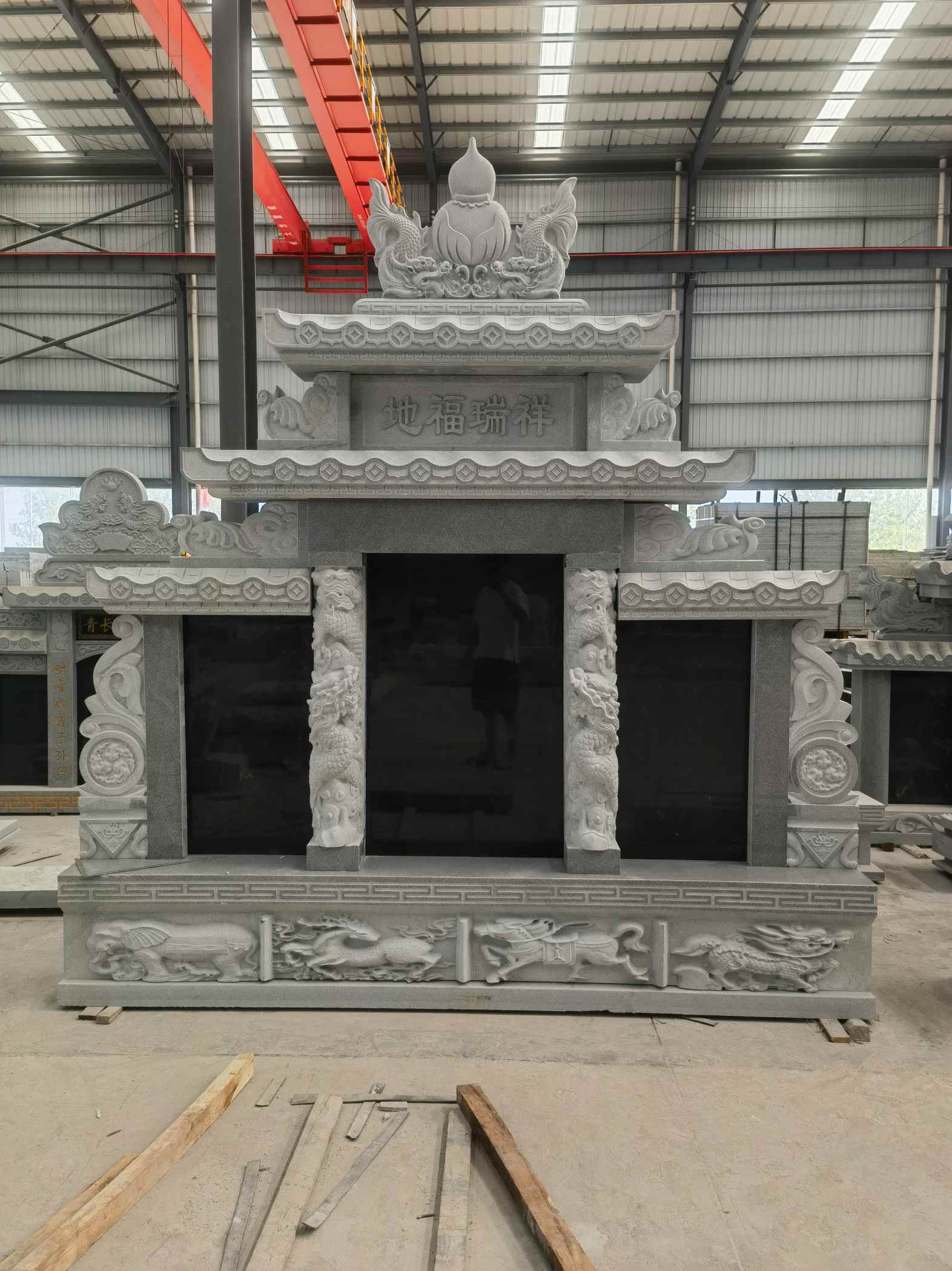 揭阳 芝麻灰高档墓碑、土墓，一套也支持定做