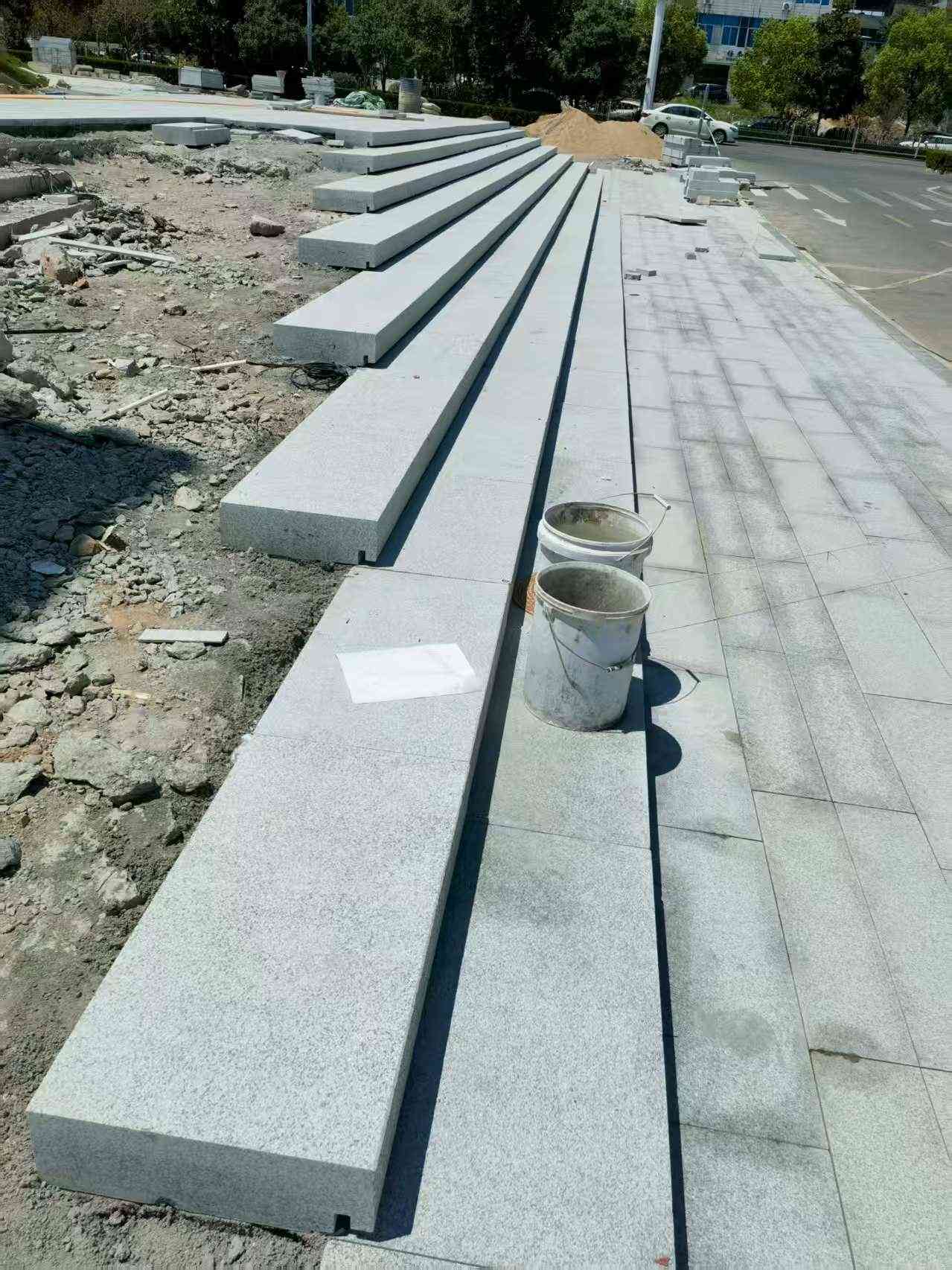 揭阳 芝麻白整石台阶，施工现场